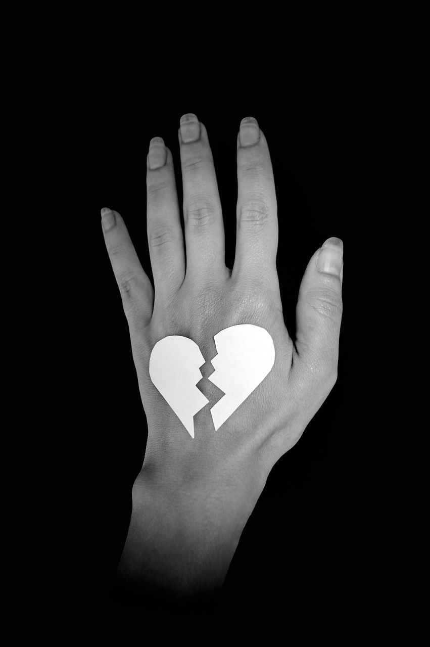 heartbroken, pain, attitude, broken heart, hand, symbol, love, a heart, gap, relationship, parting, unrequited love, divorce, crack, separation, heartbroken, heartbroken, heartbroken, heartbroken, heartbroken, broken heart, broken heart, broken heart, divorce